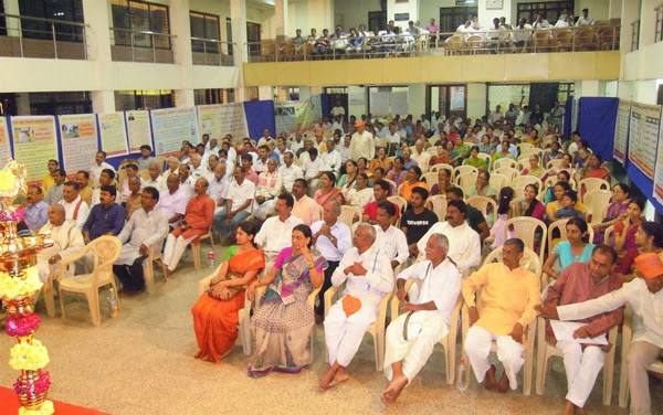 Devout Hindus present in the Sabha